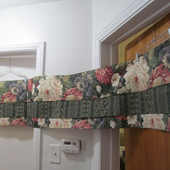NEW Set of 4 Curtain Valances multicolor FLORAL on green 15 x 69" - Picture 9 of 16